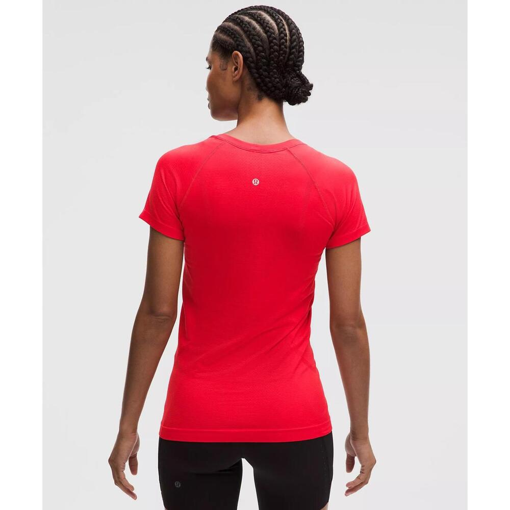 Swiftly Tech Short-Sleeve Shirt 2.0 (Hip Length) - Lulu Red - Picture 2 of 3